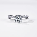 Set di anelli in argento S925 con moissanite da un carato e fascia pavé luccicante - US6# (Con Certificato Moissanite GRA) / Platino Argento Spesso (Pietra Principale Rotonda 6,5mm/1ct)