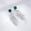 Boucles d'oreilles pendantes en argent 925 avec gemme verte et pavage de zircon - Style émeraude de laboratoire / Argent 925