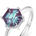 Nahaufnahme der S925 Silber-Stempelung und des hexagonalen Alexandrit-Edelsteins - Offen US6# / Hauptstein 7x7MM / Dickes Silber Weißgold