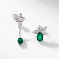 Orecchini asimmetrici in argento S925 con smeraldi ovali e design a foglia elegante - Argento 925 / Verde Smeraldo Sintetico (Pietra 6x8mm)