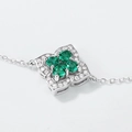 Bracelet trèfle élégant en argent avec pierres vert émeraude et accents de zircon - Style Émeraude de Laboratoire (BR022032) / Argent 925