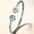 Dettaglio del bracciale in acciaio inossidabile argento con numeri romani e zirconi - Bracciale Zirconia Romano Argentato (52-D-1)