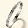 Elegante bracciale in acciaio al titanio con motivo a nido d'ape e diamanti - Taglia unica / Color Acciaio