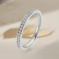 Detailopname van een zilveren roestvrijstalen ring met een halve cirkel zirkonia - Maat 5 / Dunne eternity ring (36-B-2) / Staalkleur