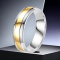 Dettaglio dell'anello bicolore in acciaio inossidabile argento e oro lucido a specchio - US 7 / Stile Specchiato Bicolore Oro Argento