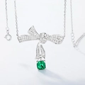 Collana a fiocco in argento S925 con smeraldo quadrato e zirconi bianchi incastonati - Stile a Goccia con Fiocco Placcato Platino Argento (NL015273) / Argento 925
