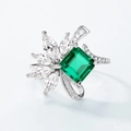 Elegante anillo de esmeralda de plata S925 con pétalos de circón marquise y gema verde cuadrada - US6# / Plateado