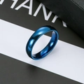 Anillo abovedado de acero inoxidable azul profundo pulido con acabado de alto brillo - Talla 5 / 4mm / Azul