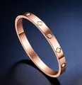 Bracciale a quadrifoglio in acciaio inossidabile oro rosa con cristalli tondi e trafori - Oro rosa