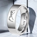 Dettaglio macro anello in acciaio argento con icona mignolo e incisione I love you - US 7 / Color Acciaio