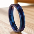 Detail of titanium steel ring with blue-purple gradient finish and central groove on wood - US 7 / Blue