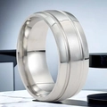Anello in acciaio al titanio argento lucido con doppie scanalature e design minimalista - US 7 / Argento
