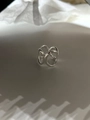 Makroansicht der geometrischen, überlappenden Ringe aus 925er Sterlingsilber mit Politur - Silber