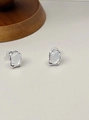 Pendientes minimalistas de plata 925 con ópalo blanco ovalado y engaste orgánico - Plata Calcedonia Blanca