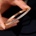 Brazalete de acero de titanio oro rosa con circonitas de corte cuadrado para mujer - Brazalete Cielo Estrellado / Oro rosa