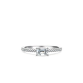 Elegante anello in argento S925 con pietra taglio smeraldo e diamanti pavé sui lati - US 5 / Stile Pietra Trasparente (CBJZ008)