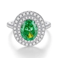 Lussuoso anello in argento S925 con grande gemma verde ovale e contorno di diamanti lucenti - US 5 / Zirconia Verde