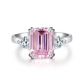 Makroaufnahme von rechteckigem rosa Edelsteinring mit herzförmigen Seitensteinen und Silber - US 5 / Rosa Zirkonia (CBJZ153)