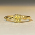 Makroaufnahme: Gelber Edelsteinring im Kissen-Schliff mit Halo-Diamanten und Kordel-Design - Einstellbar Offen / 5A Zirkonia Stil