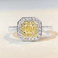 Anillo de plata con doble halo de gema amarilla corte cojín y diamantes en los laterales - US 5 / Amarillo