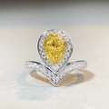 Macro di anello a V in argento 925 con pietra gialla a goccia e diamanti incastonati - US 5 / Strass Giallo (CBJZ306)