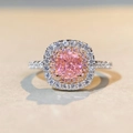 Macro dell'anello in argento S925 con pietra rosa taglio cushion e pavé di diamanti - US 5 / Rosa (CBJZ373)