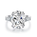 Anillo de lujo en plata de ley 925 con piedra central ovalada y gemas laterales cónicas - US 5 / Circonita Blanca