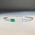 Armreif aus 925er Silber mit Smaragd und Pavé-Diamanten in 18K Gold-Finish - 925er Silber / Smaragdgrün (SL017)