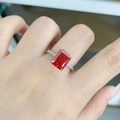 Ring aus 925 Sterlingsilber mit Radiant-Schliff-Edelstein und seitlichen Zirkonia - US 5 / Rot (CBJZ323)
