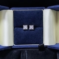 Orecchini a lobo classici in argento 925 placcati oro con moissanite taglio princess - Stile Strass Bianco (ED127) / Argento 925