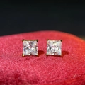 Orecchini a lobo in argento 925 con Moissanite taglio princess e montatura dorata - Stile Strass Oro (ED131) / Argento 925