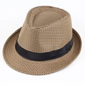 Détail du motif pied-de-poule et ruban noir sur un chapeau fedora jazz classique - Taille unique / Café Jaune