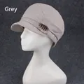 Graue Schirmmütze für Damen mit Spitzenborte und Metallfeder-Detail aus Stoff - Einheitsgröße / Spitze Grau
