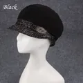 Modische schwarze achteckige Schirmmütze mit silbernem Rand und Feder-Applikation - Einheitsgröße / Spitze Schwarz
