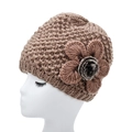 Gorro de punto jacquard grueso para mujer con flor artesanal y suave pompón de piel sintética - Elástico / Caqui