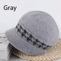 Détail du bonnet en maille gris clair avec motif jacquard pied-de-poule et bord souple - Pied-de-poule Gris
