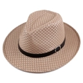 Nahaufnahme eines Strohhuts mit schwarzem Lederband und Metallschnalle für den Sommer - Einheitsgröße 58cm / Beige