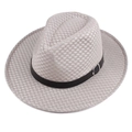 Detailaufnahme der atmungsaktiven Fedora-Hut mit schwarzem Band und silberner Schnalle - Einheitsgröße 58cm / Beige