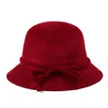 Dettaglio cappello a secchiello in maglia bordeaux con fiocco morbido e ciniglia - Regolabile 57-58cm / Borgogna