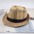 Détail de la texture d'un chapeau de paille d'été avec motif à carreaux sur un magazine - Taille Unique 58cm / Grand Treillis Camel