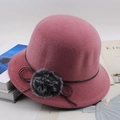 Chapeau cloche d'hiver en fausse fourrure rose poudré avec nœud et pompon - Un Pompon / Vieux Rose