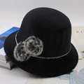 Chapeau cloche d'hiver noir en fausse fourrure avec chaîne et pompons gris pour femme - Deux Pompons / Noir