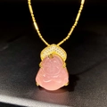 Collar con colgante de Buda en plata S925 con calcedonia rosa y baño de oro real - Calcedonia Rosa (XL192-T) / Rosa / Material de Cobre