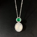Dettaglio della collana in argento S925 con pendenti in calcedonio verde e giada bianca - Argento 925 / Calcedonia Bianca (XL187)
