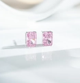 Macro di orecchini rosa con taglio radiant e montatura a quattro griffe in argento su bianco - Argento 925 / Strass Rosa (ED203)
