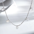 Dettaglio della collana di perline in argento S925 con cinque gemme di calcedonio - Argento 925 / Calcedonio Bianco (XL203)
