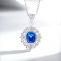 Macro di collana in argento S925 con pendente in gemma blu e alone di zirconi - cavo catena / Corindone Blu