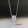 Collar de plata esterlina S925 con colgante de moissanita de 1 quilate y cuatro garras - Estilo Cabeza de Toro (XL400)