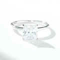 Λεπτομέρεια δαχτυλιδιού moissanite princess cut με γυαλιστερό ασημένιο δακτύλιο - US 5 / Ασημί Ζιργκόν (CBJZ559)