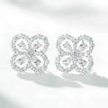 Dettaglio ravvicinato di orecchini a quadrifoglio in argento S925 con zirconi a goccia - Argento 925 / Bianco (ED002)